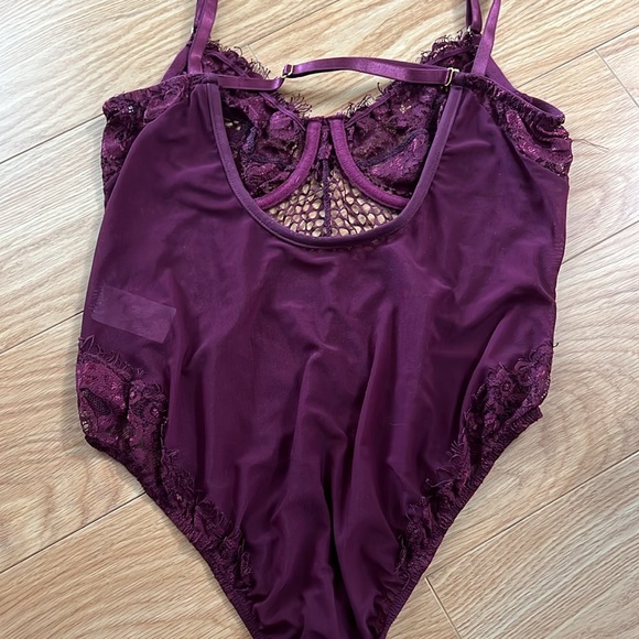 Burgundy lace bodysuit - Picture 5 of 5